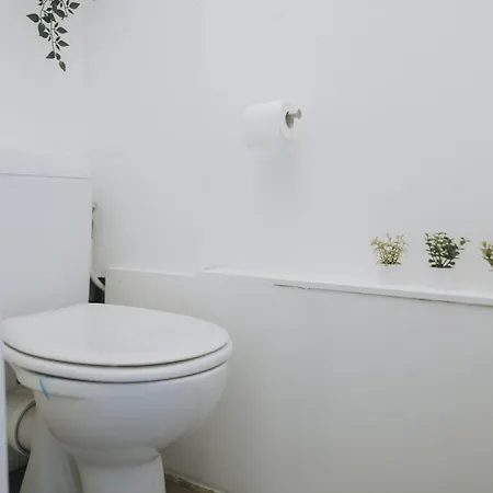 1 Bedroom In Center, Place Du Marche - 3rd Floor Appartement