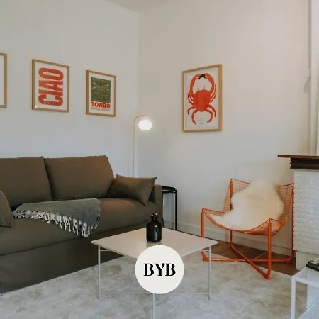 1 Bedroom In Center, Place Du Marche - 3rd Floor Apartment