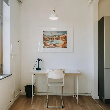 1 Bedroom In Center, Place Du Marche - 3rd Floor *