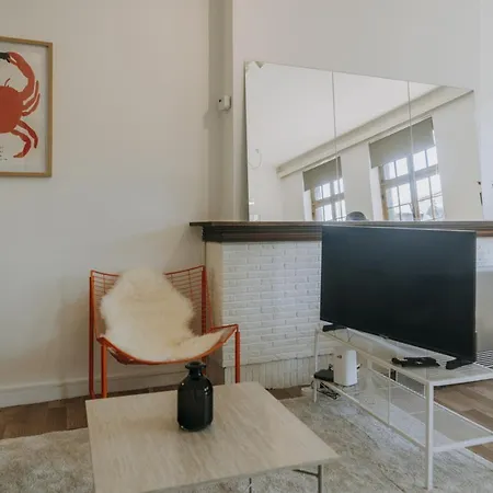 1 Bedroom In Center, Place Du Marche - 3rd Floor Appartement *