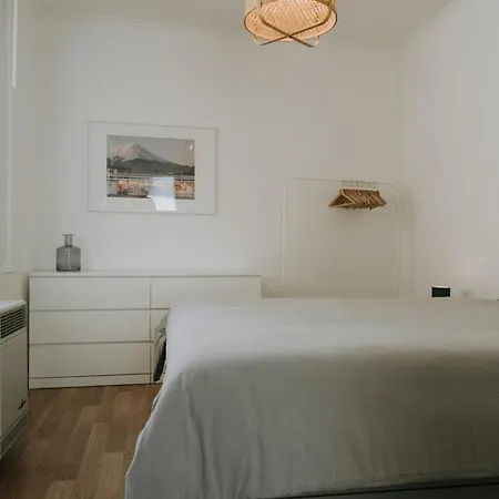 1 Bedroom In Center, Place Du Marche - 3rd Floor *